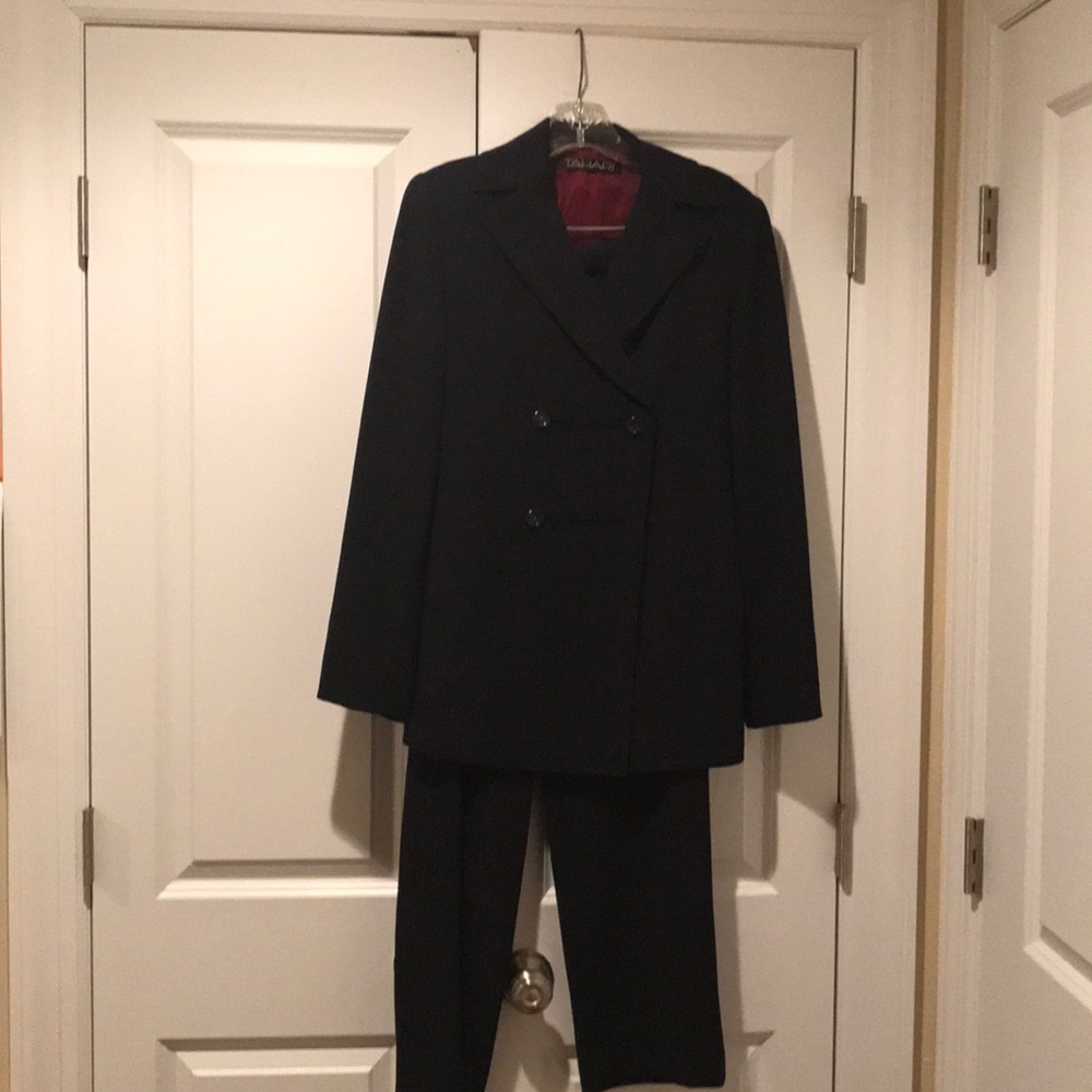 Women’s Navy Blue Tahari Pant Suit